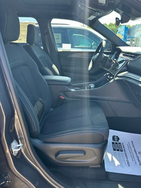 2026 Jeep Grand Cherokee GRAND CHEROKEE LAREDO X 4X4