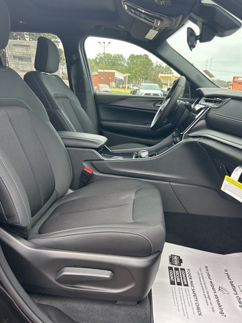 2026 Jeep Grand Cherokee GRAND CHEROKEE LAREDO X 4X4