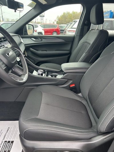 2026 Jeep Grand Cherokee GRAND CHEROKEE LAREDO X 4X4