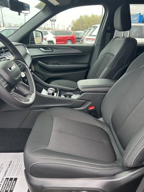 2026 Jeep Grand Cherokee GRAND CHEROKEE LAREDO X 4X4