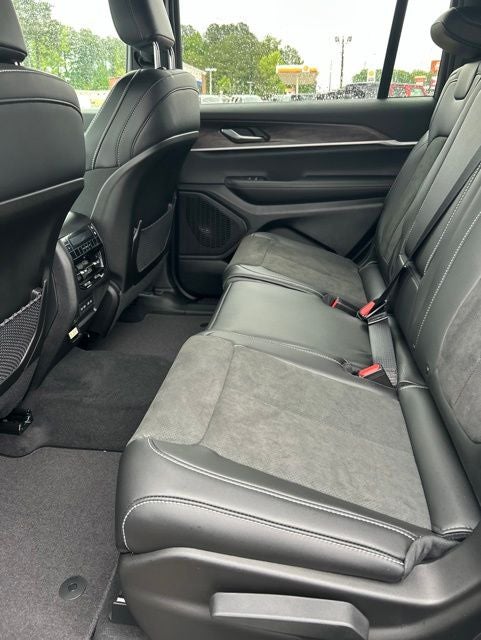 2026 Jeep Grand Cherokee GRAND CHEROKEE L LAREDO ALTITUDE 4X4