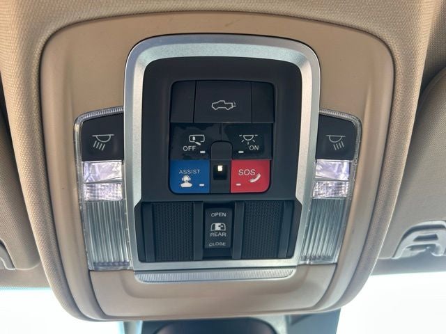 2021 RAM 1500 Laramie Crew Cab 4x4 5'7' Box
