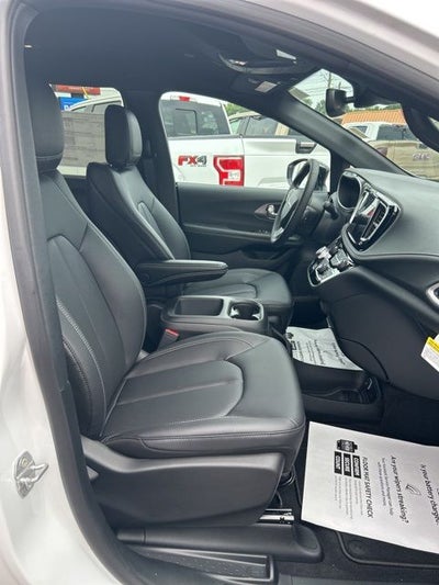 2026 Chrysler Pacifica PACIFICA SELECT AWD