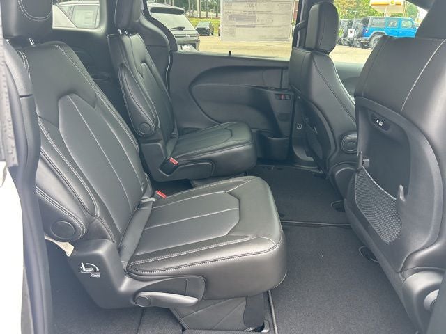 2027 Chrysler Pacifica PACIFICA SELECT AWD