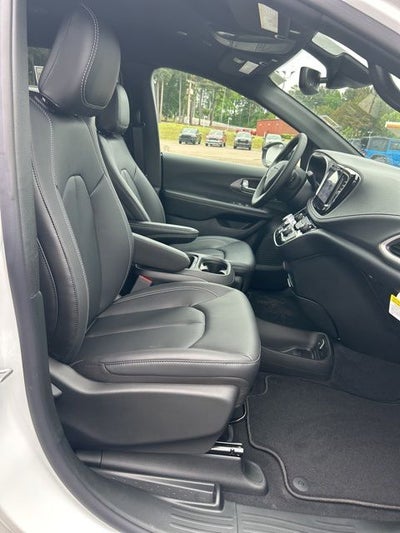 2027 Chrysler Pacifica PACIFICA SELECT AWD