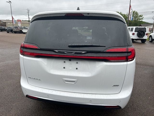 2027 Chrysler Pacifica PACIFICA SELECT AWD