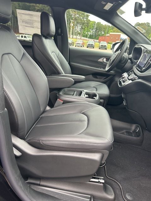 2027 Chrysler Pacifica PACIFICA SELECT AWD