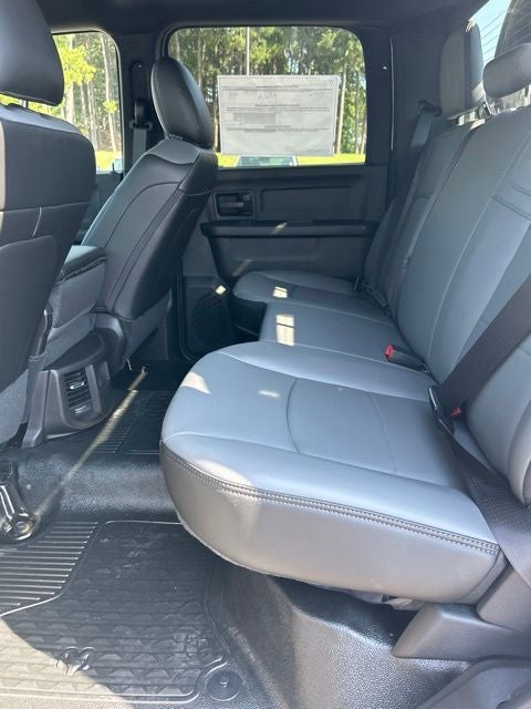 2027 RAM Ram 5500 Chassis Cab RAM 5500 TRADESMAN CHASSIS CREW CAB 4X4 60' CA