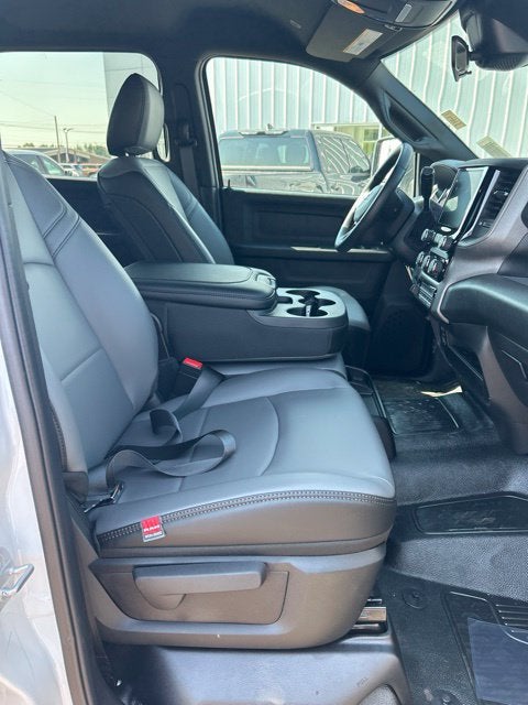 2027 RAM Ram 5500 Chassis Cab RAM 5500 TRADESMAN CHASSIS CREW CAB 4X4 60' CA