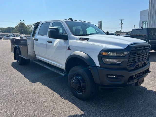2027 RAM Ram 5500 Chassis Cab RAM 5500 TRADESMAN CHASSIS CREW CAB 4X4 60' CA